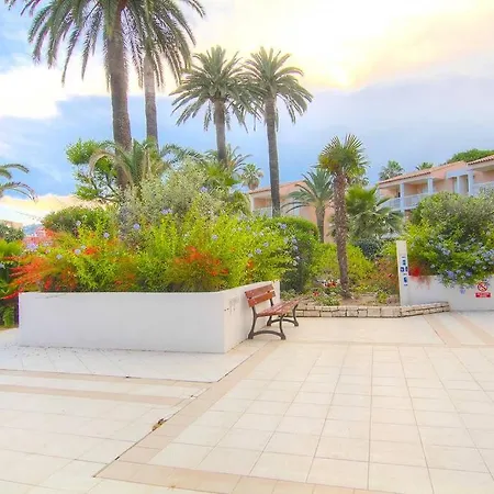Superbe 2P A Louer Avec Piscine A 200M Des Plages *